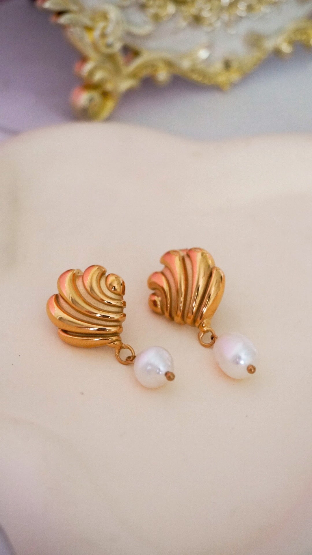 Isabela Earrings 💧 - Gold